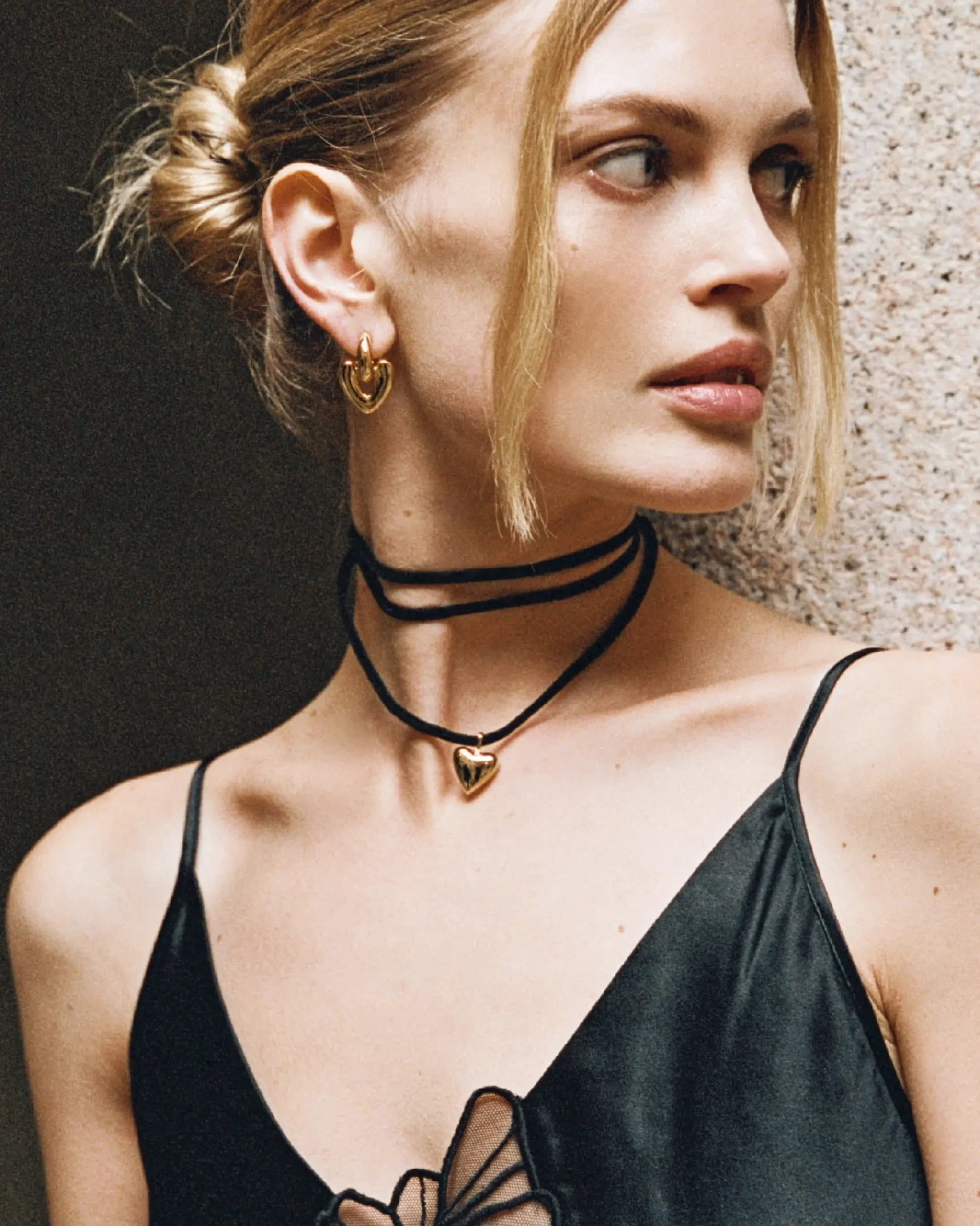 amore_velvet_cord_necklac_5.webp BRUNA The Label Amore Velvet Cord Necklace^ Choker