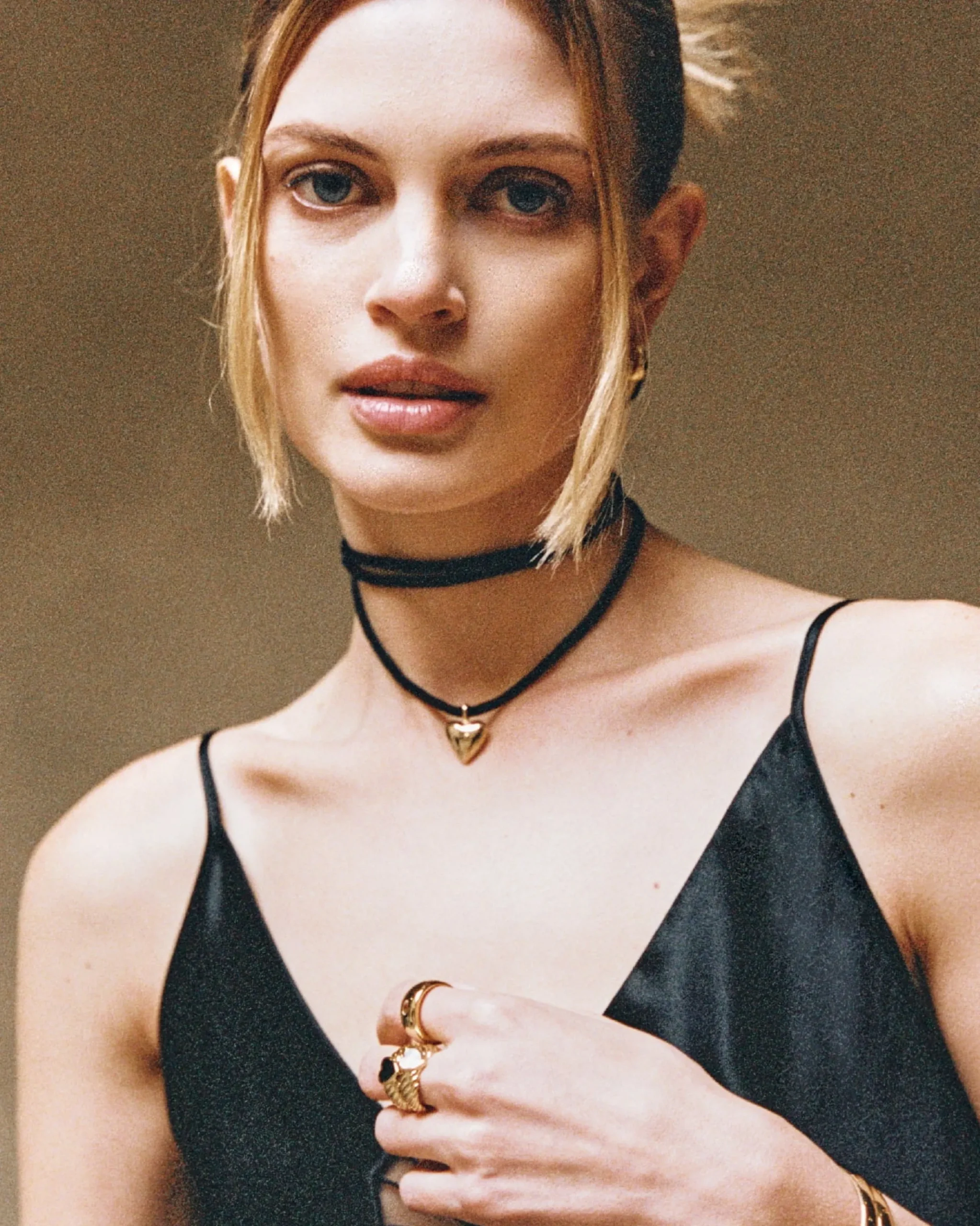 amore_velvet_cord_necklac_6.webp BRUNA The Label Amore Velvet Cord Necklace^ Choker