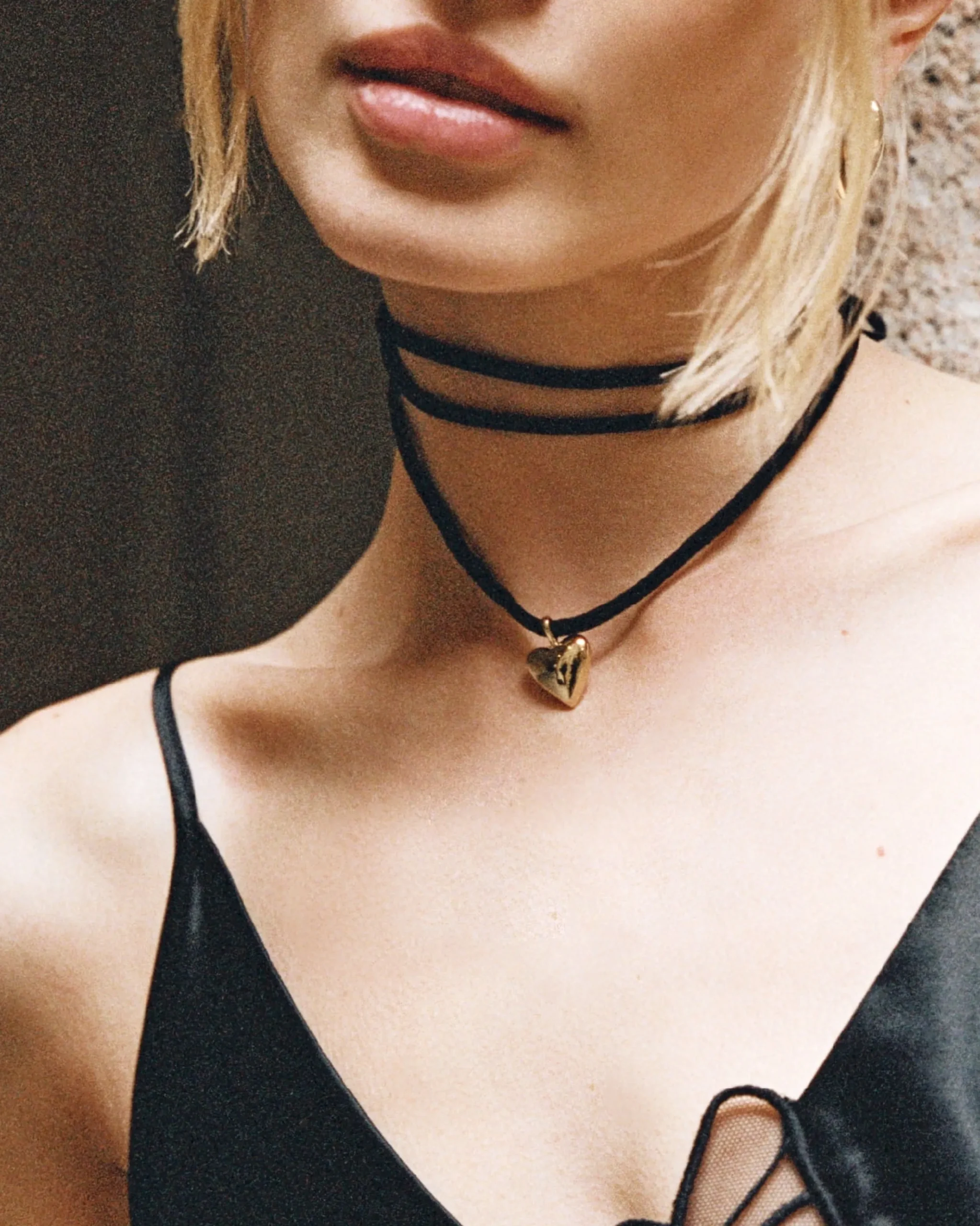 amore_velvet_cord_necklac_7.webp BRUNA The Label Amore Velvet Cord Necklace^ Choker