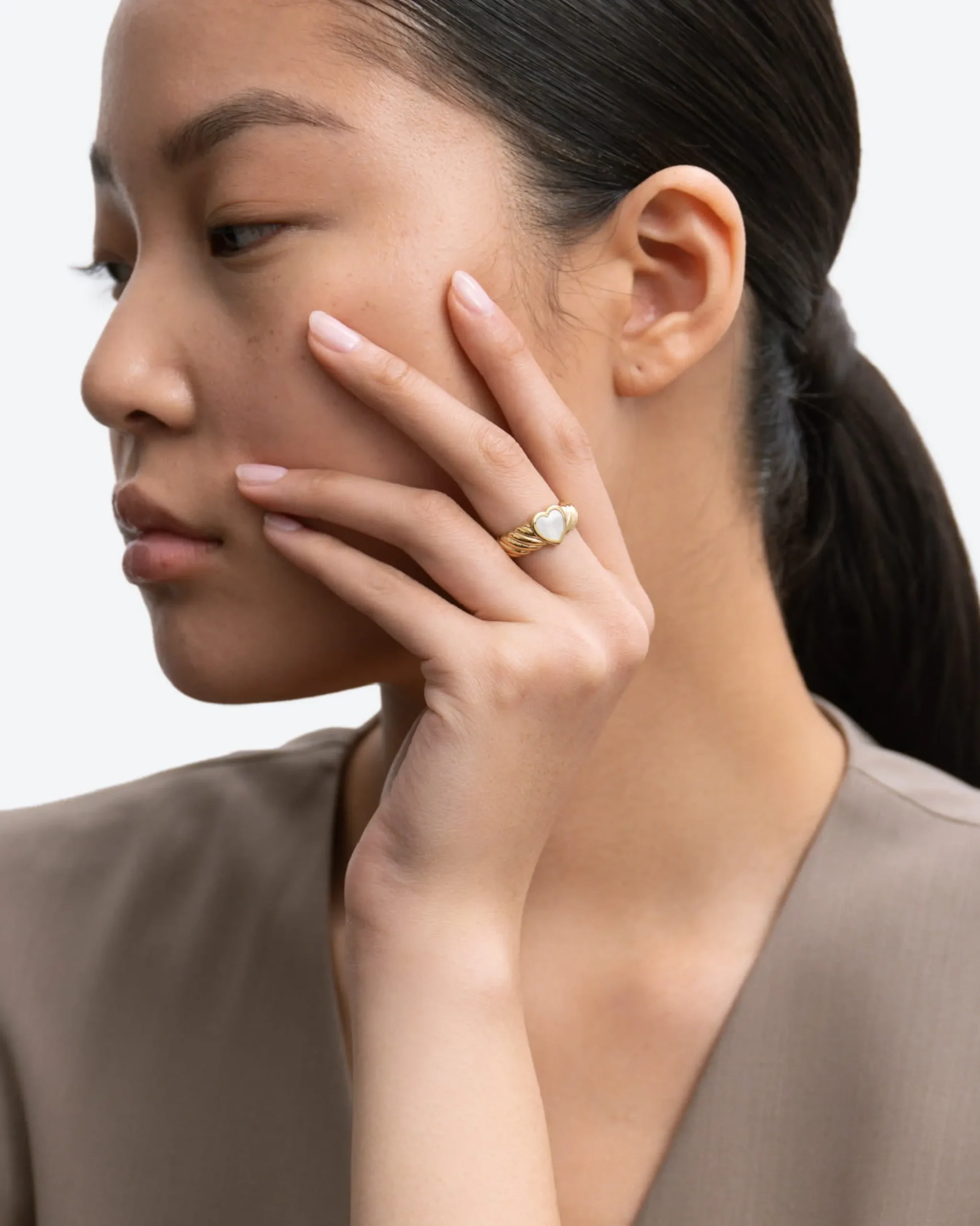 corvina_pearl_ring_1.webp BRUNA The Label Corvina Pearl Ring^ Stacking-Ringe | Edelsteine