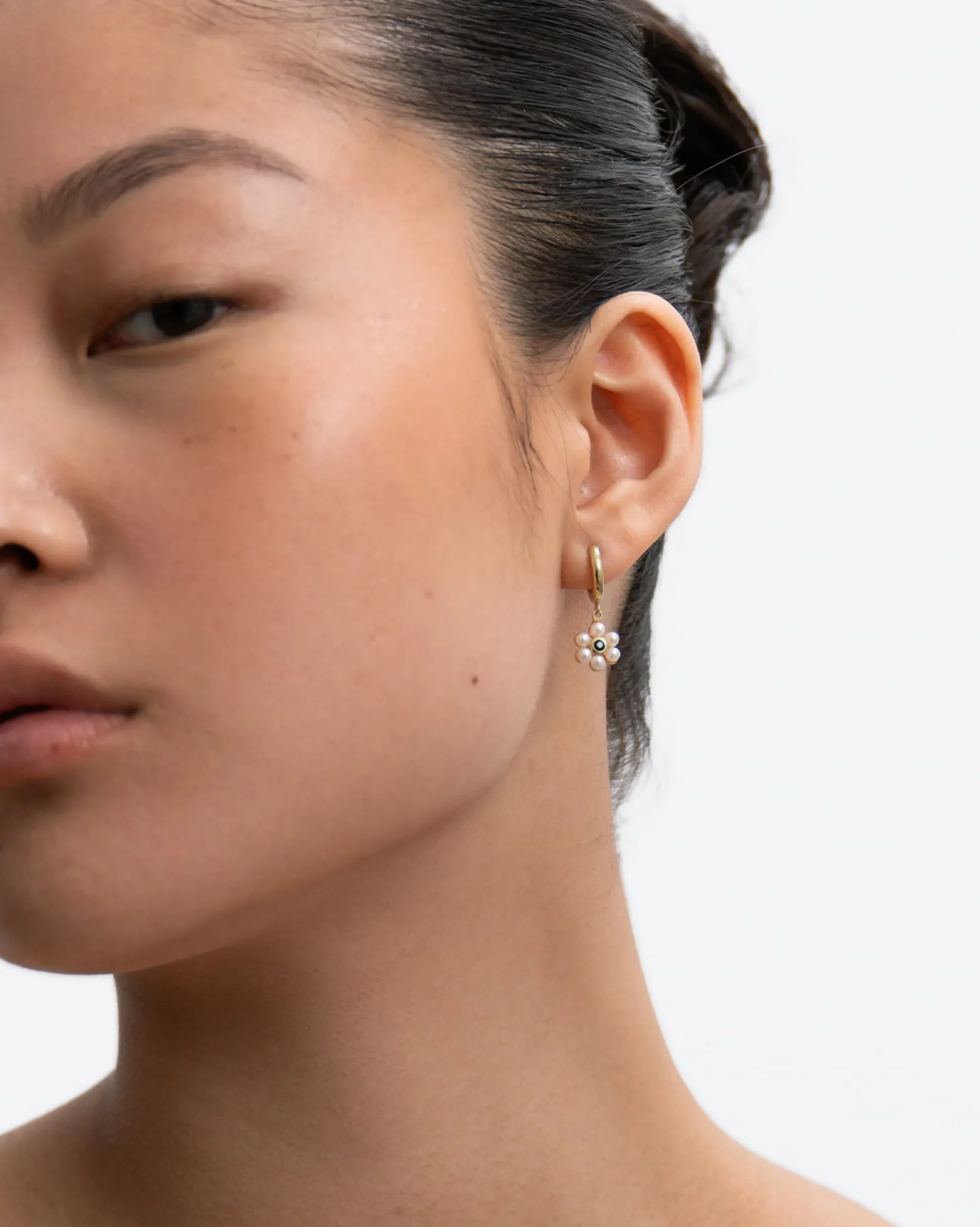 gironde_onyx_mini_hoops_2.webp BRUNA The Label Gironde Onyx Mini Hoops^ Ohrringe Mit Anhänger | Creolen