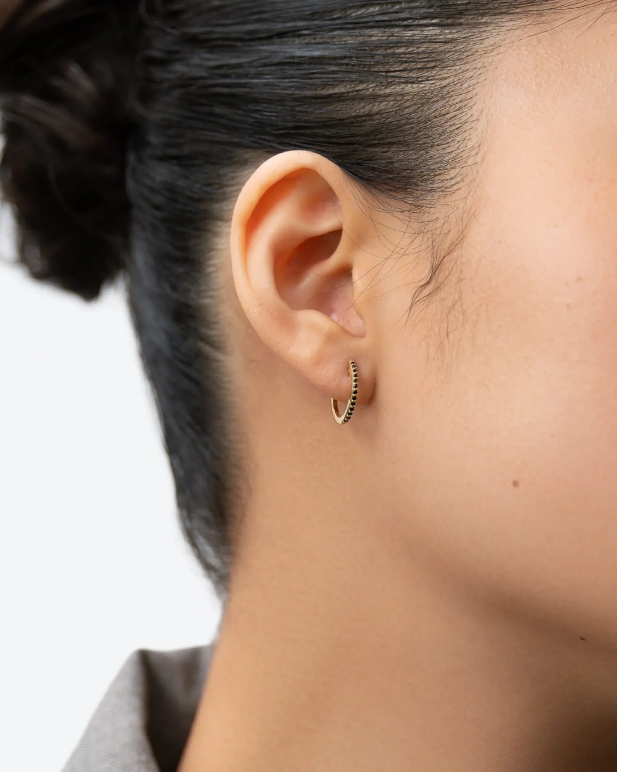 lumire_onyx_hoops_1.webp BRUNA The Label Lumière Onyx Hoops^ Creolen