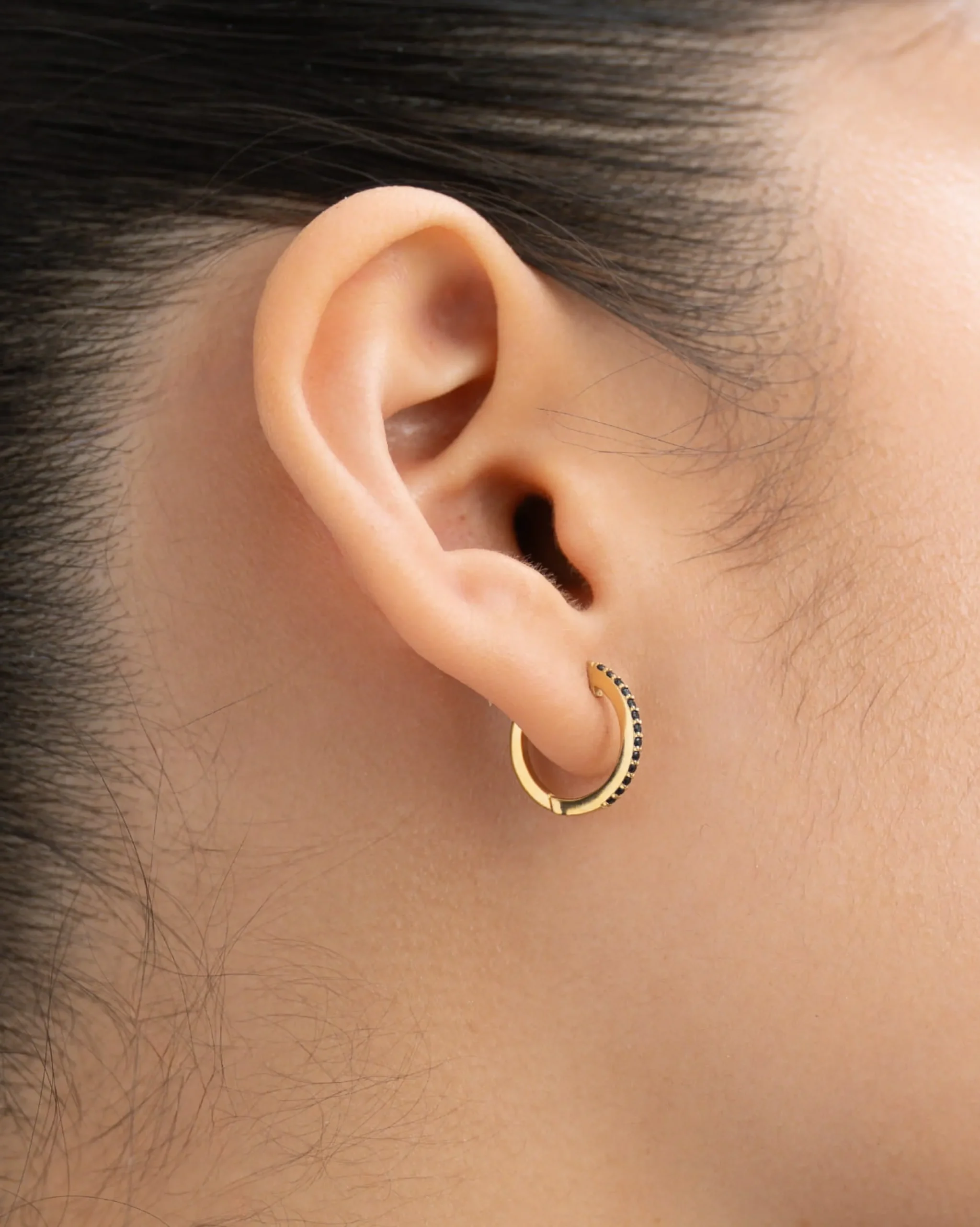 lumire_onyx_hoops_2.webp BRUNA The Label Lumière Onyx Hoops^ Creolen