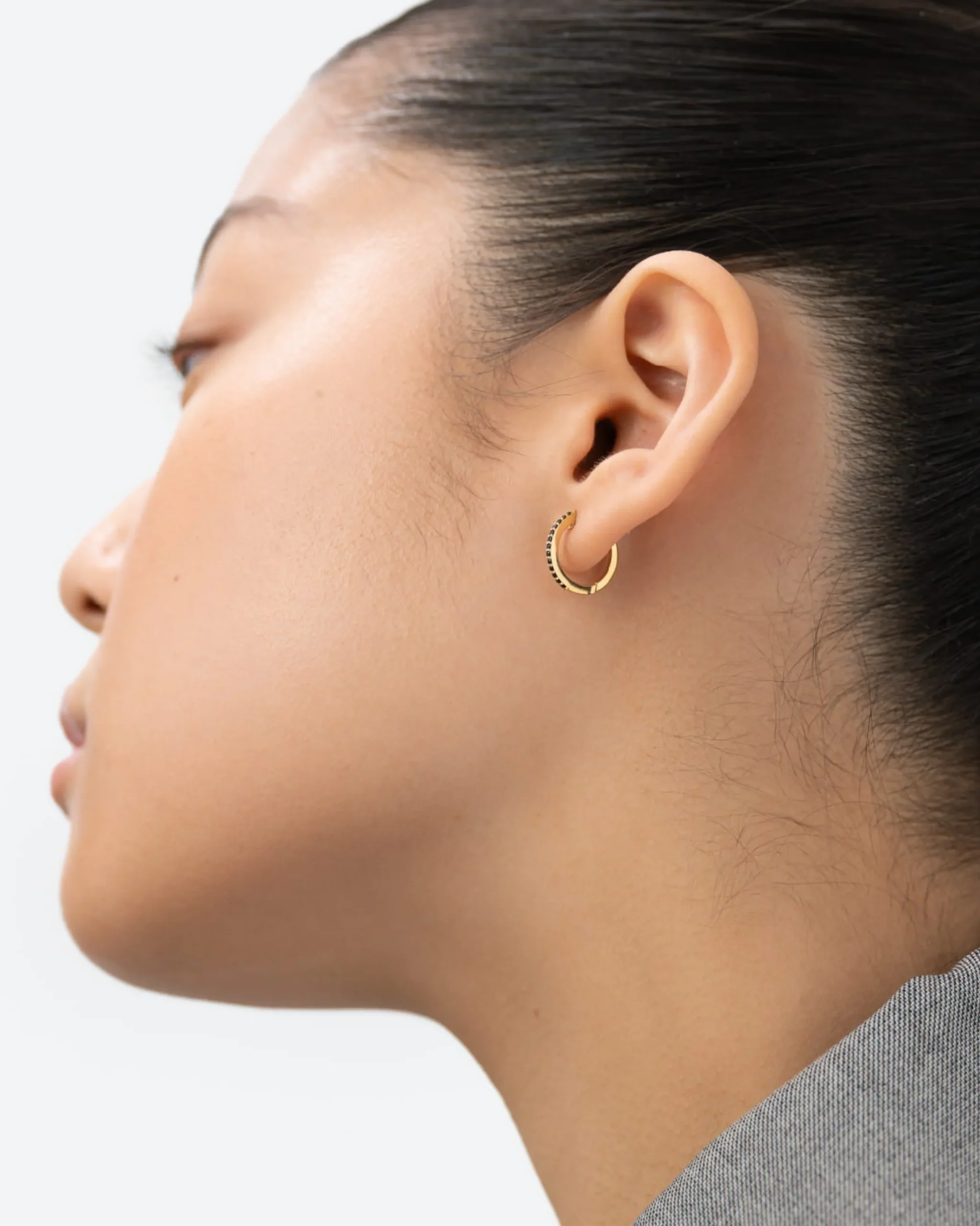 lumire_onyx_hoops_3.webp BRUNA The Label Lumière Onyx Hoops^ Creolen