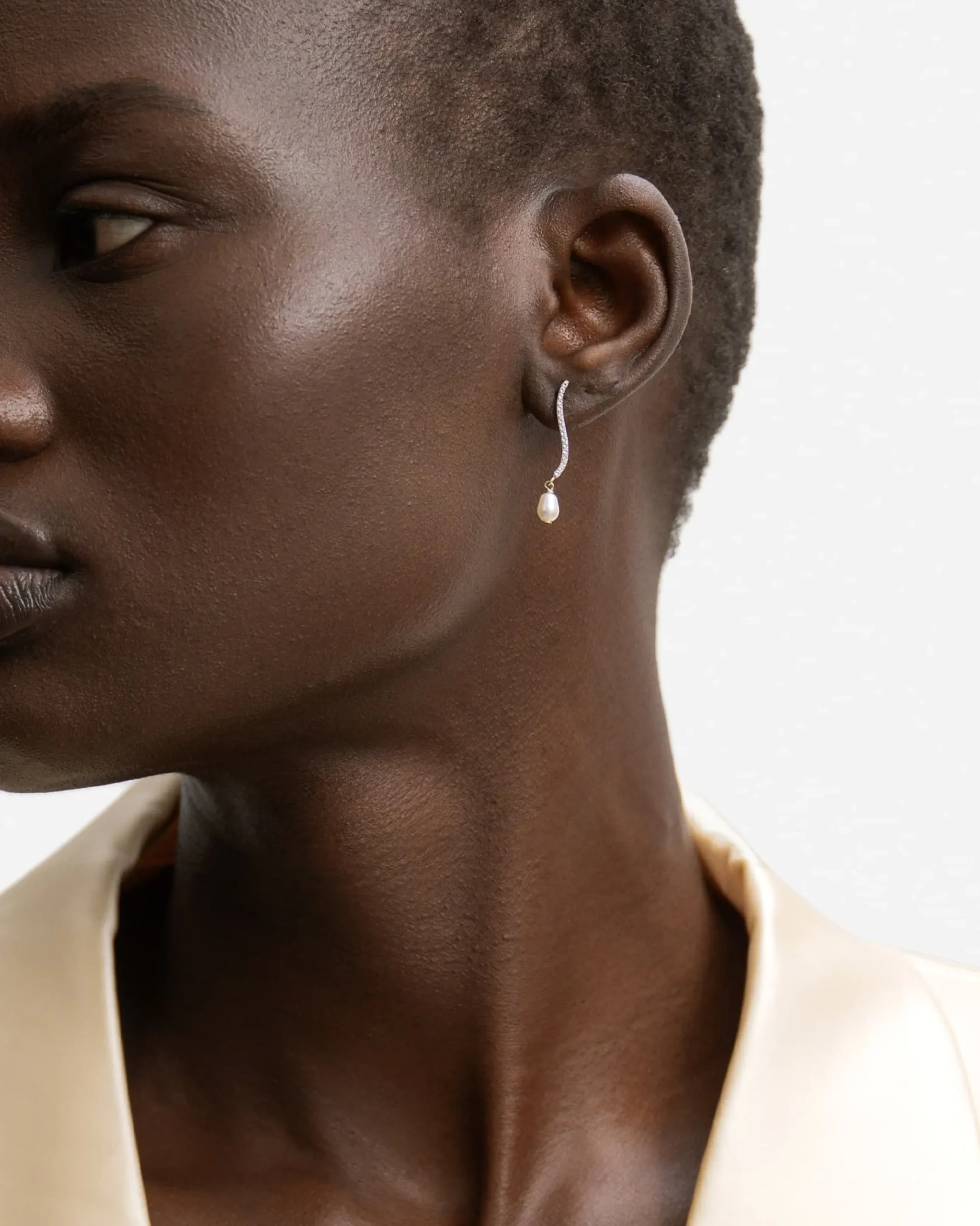 lune_earrings_1.webp BRUNA The Label Lune Earrings^ Perlen