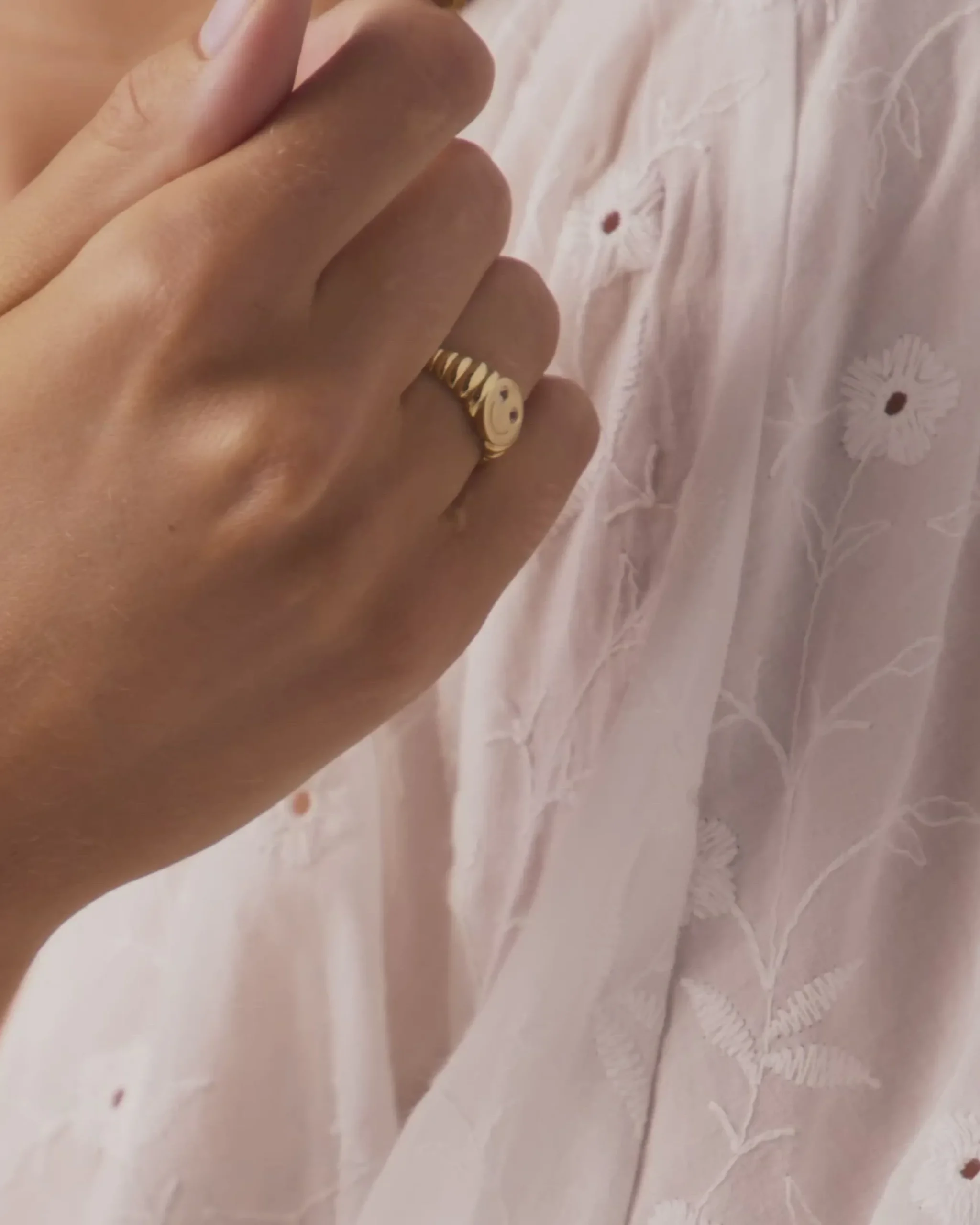 menton_ring_9.webp BRUNA The Label Menton Ring^ Siegel | Edelsteine