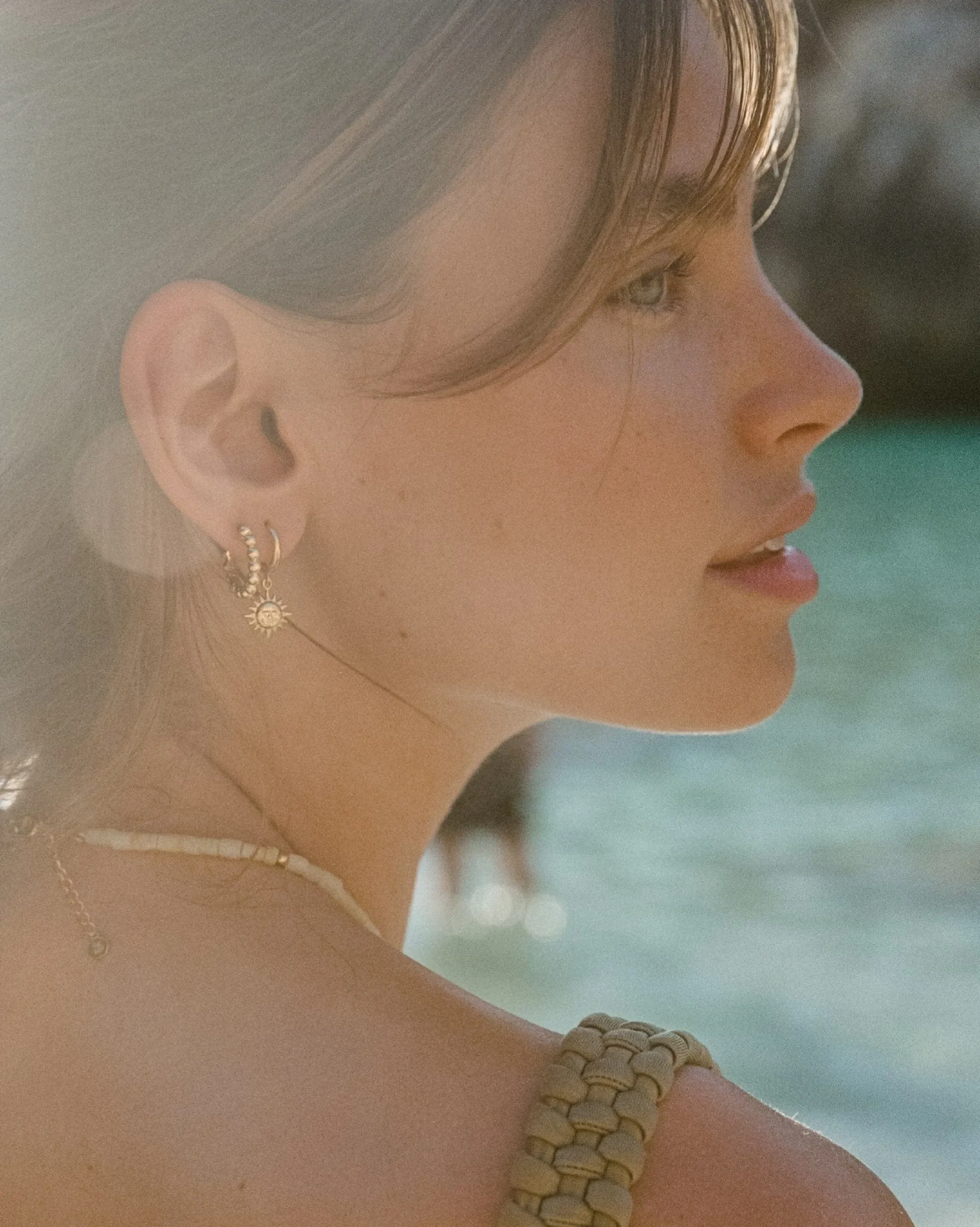 solana_hoops_7.webp BRUNA The Label Solana Hoops^ Ohrringe Mit Anhänger | Creolen