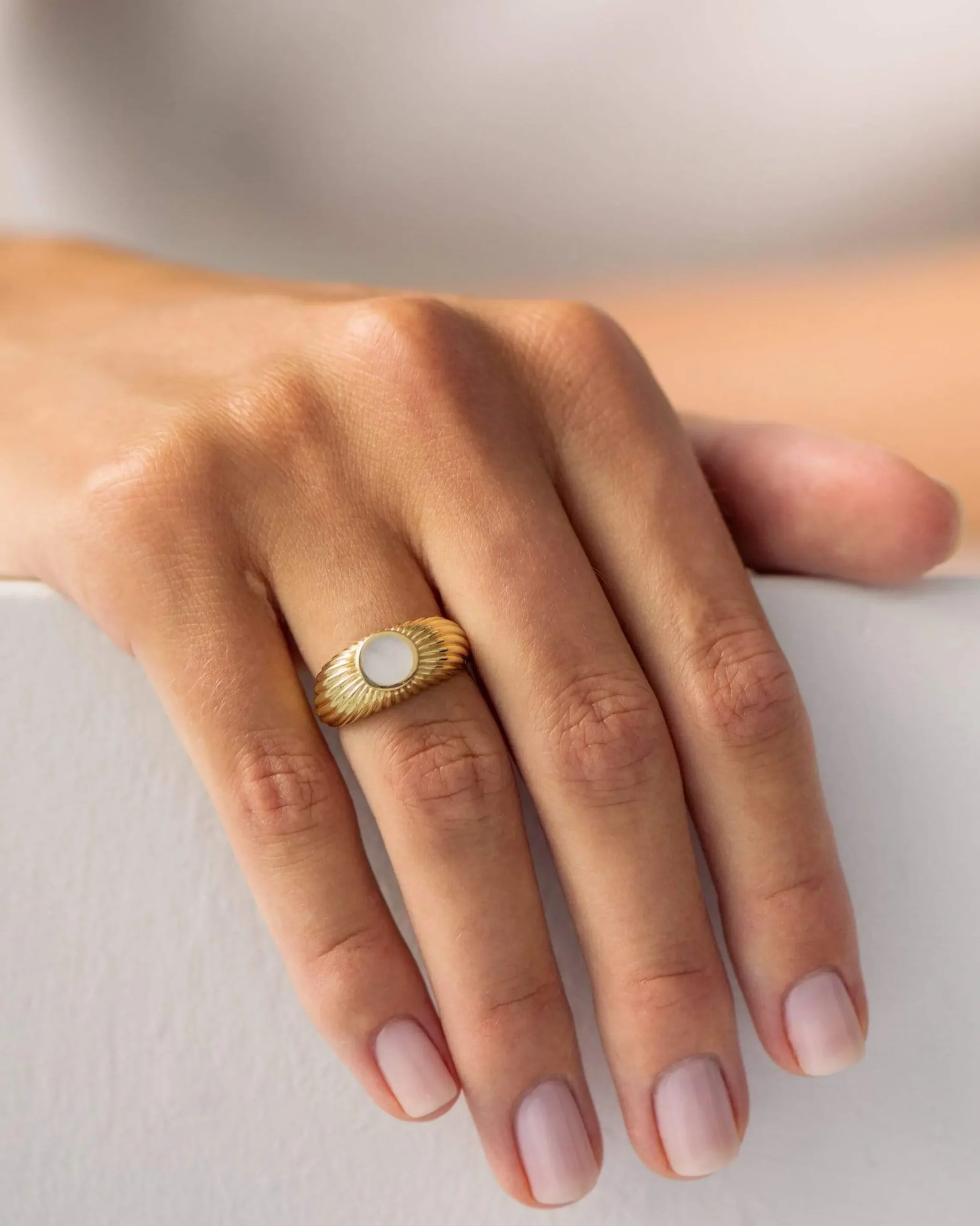 viana_ring_1.webp BRUNA The Label Viana Ring^ Edelsteine | Perlen